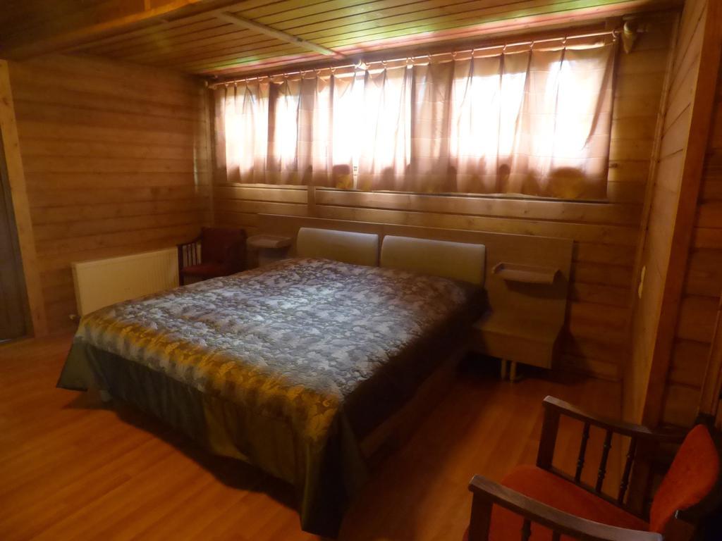 Hotel Hatsvali Mestia Szoba fotó