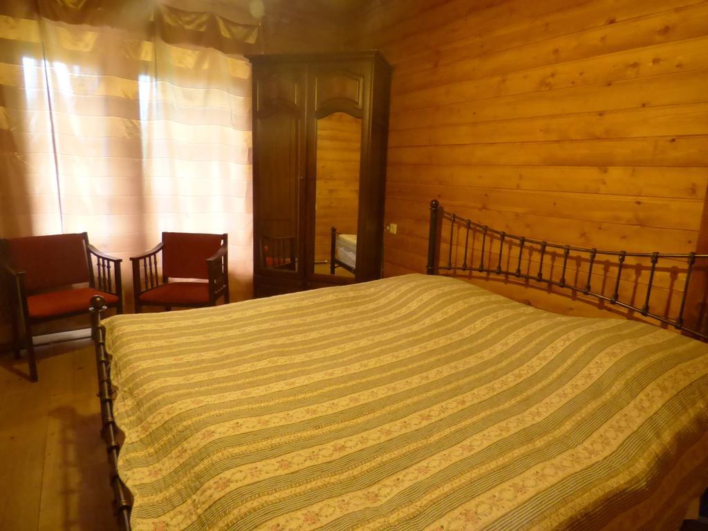 Hotel Hatsvali Mestia Szoba fotó