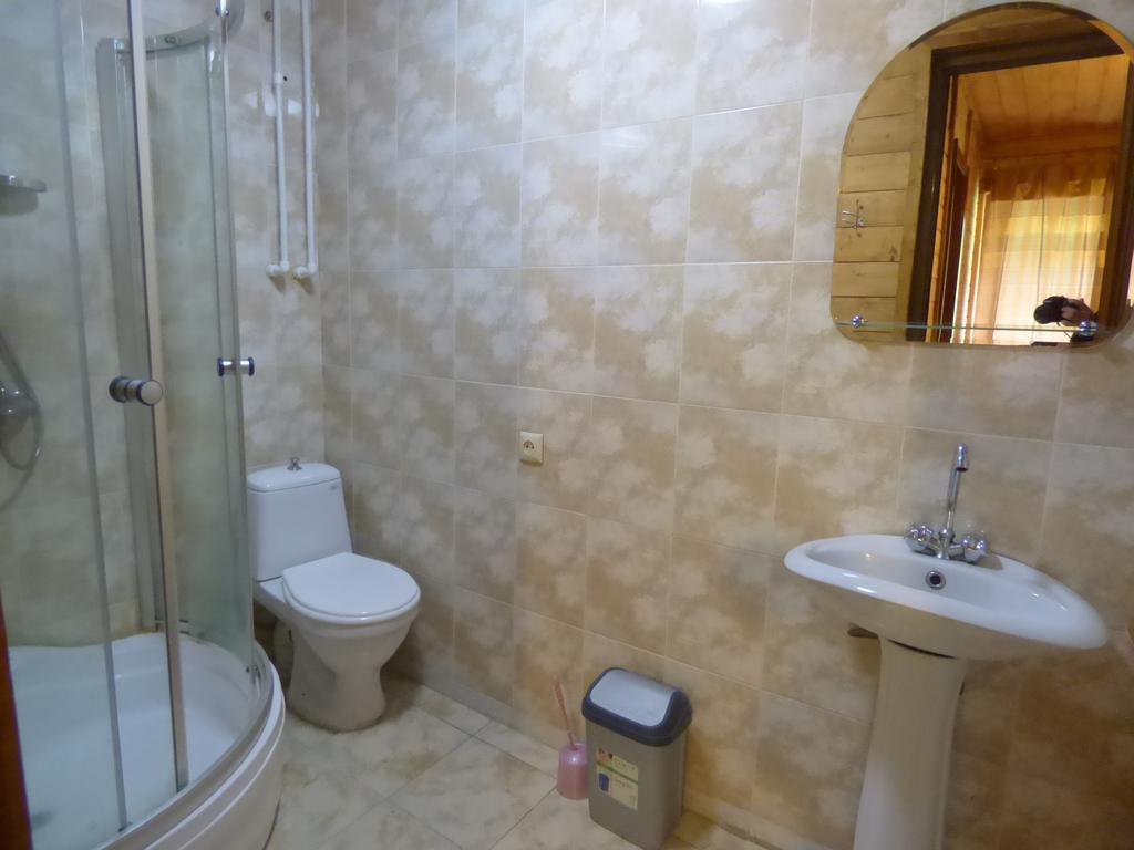 Hotel Hatsvali Mestia Szoba fotó