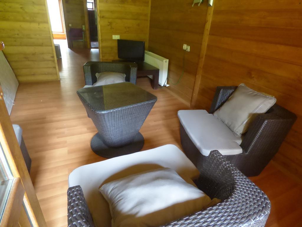 Hotel Hatsvali Mestia Szoba fotó
