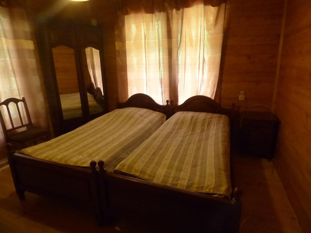 Hotel Hatsvali Mestia Szoba fotó