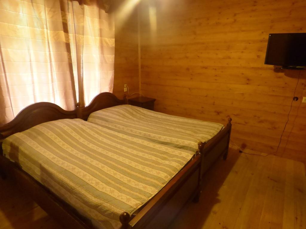 Hotel Hatsvali Mestia Szoba fotó