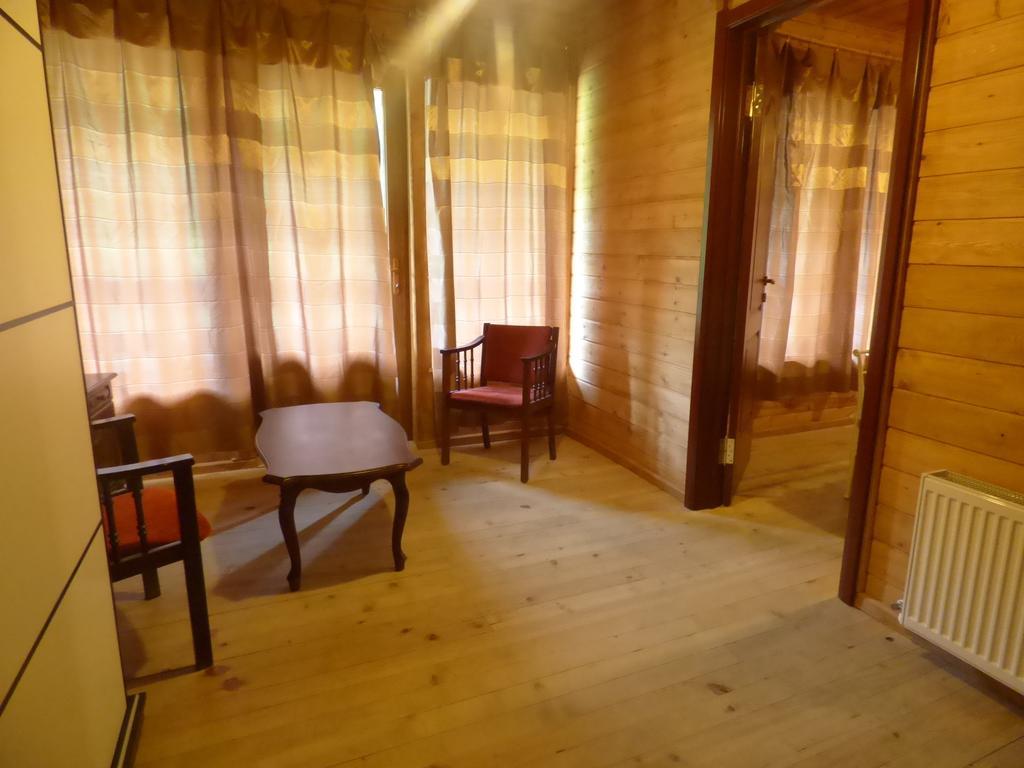Hotel Hatsvali Mestia Szoba fotó