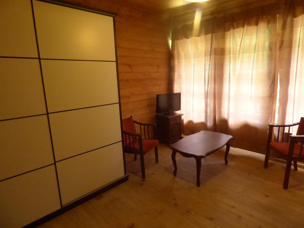 Hotel Hatsvali Mestia Szoba fotó